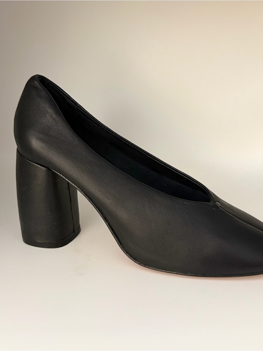 Women's Black Leather Round-Block Heel Pumps